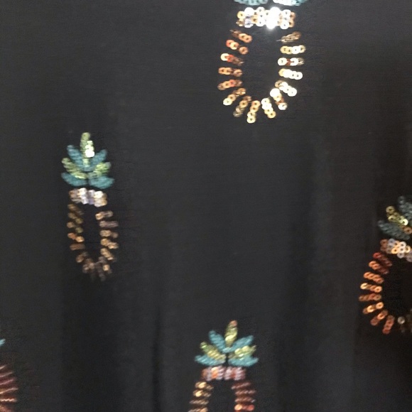 3 FOR $20 H&M women’s pineapple top - Picture 2 of 4